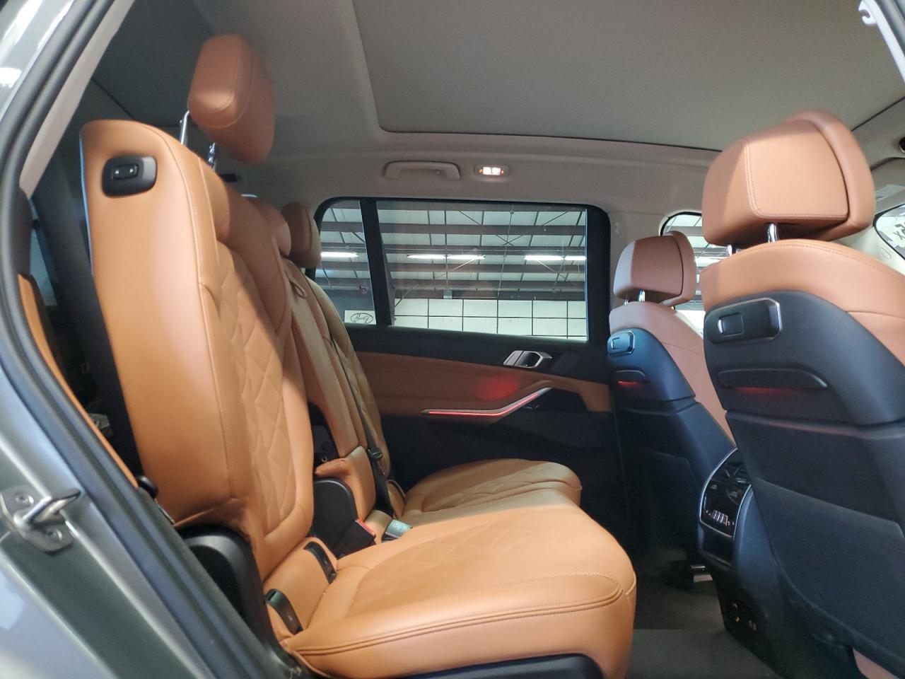 2023 BMW X7