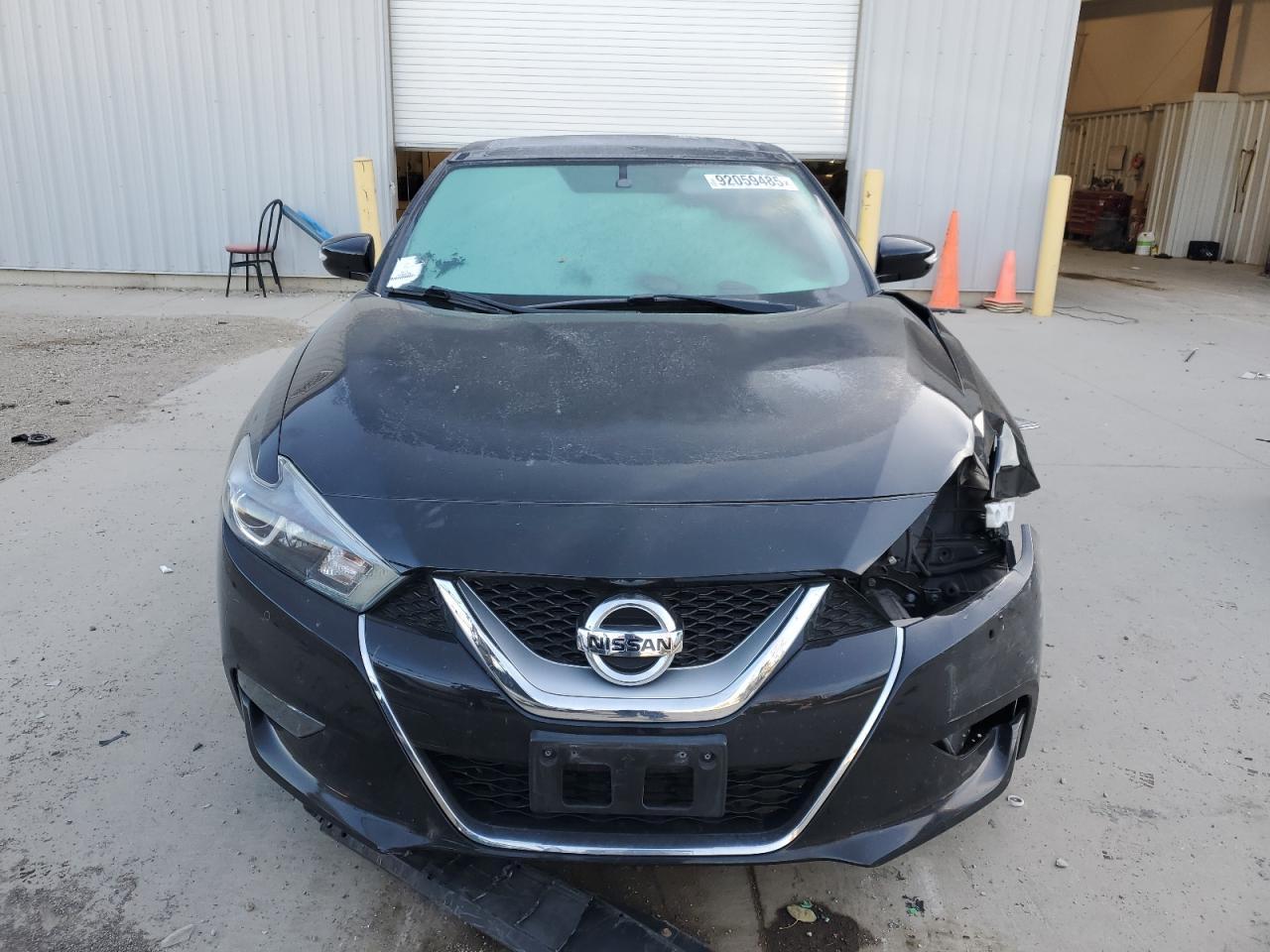 2017 NISSAN Maxima