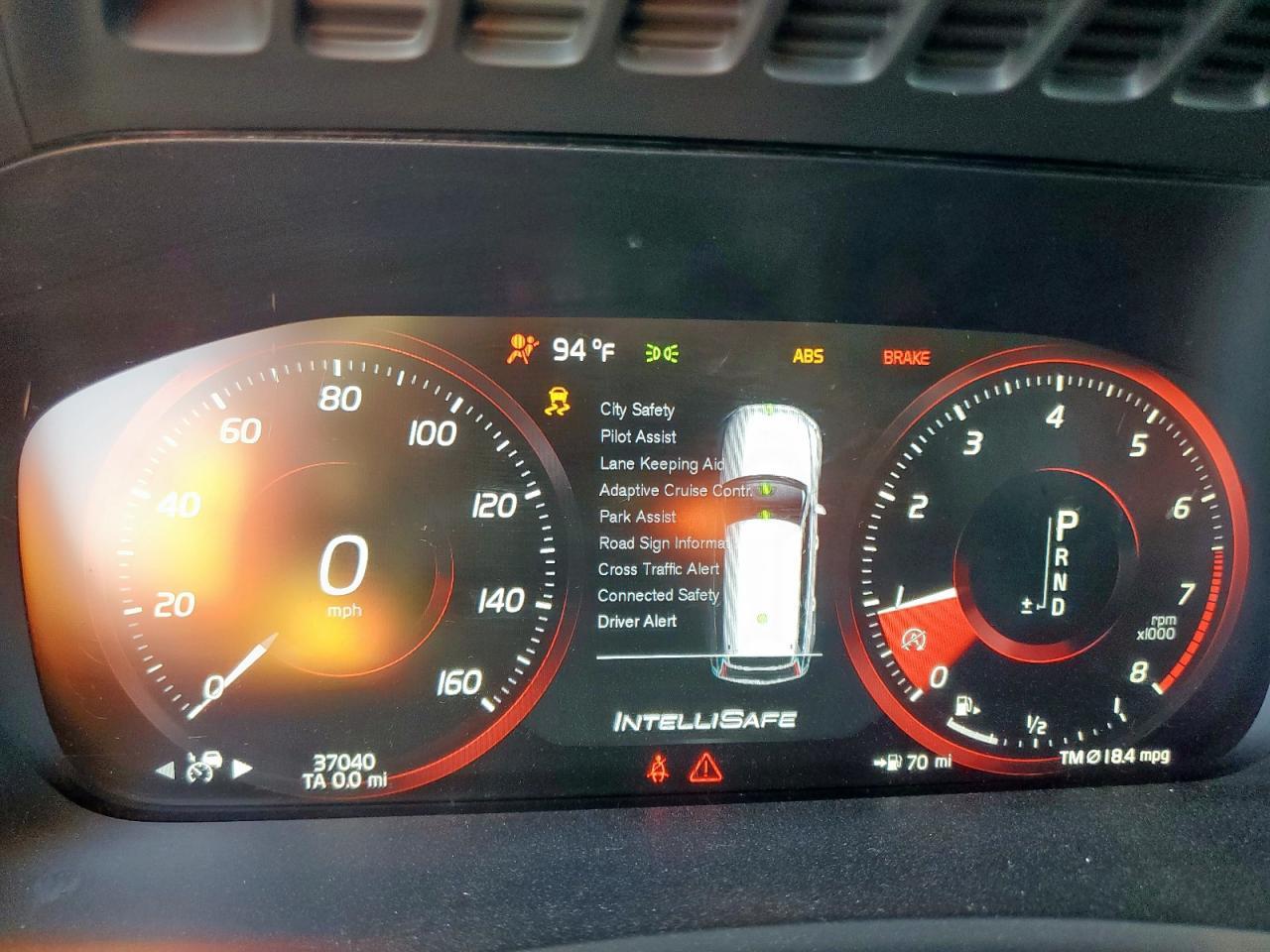 2022 VOLVO XC90