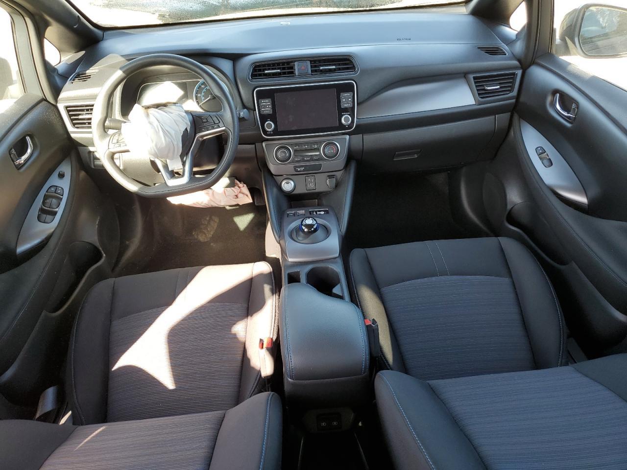 2025 NISSAN LEAF