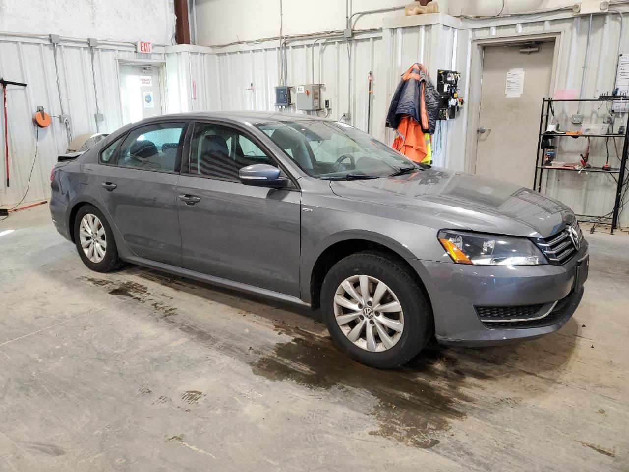 2014 VOLKSWAGEN Passat