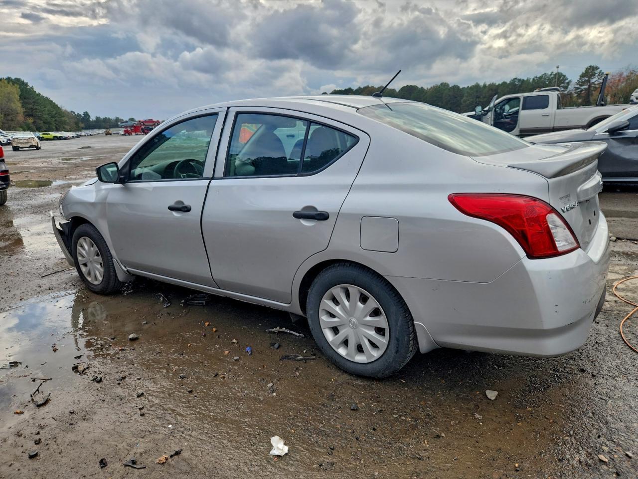 2017 NISSAN VERSA