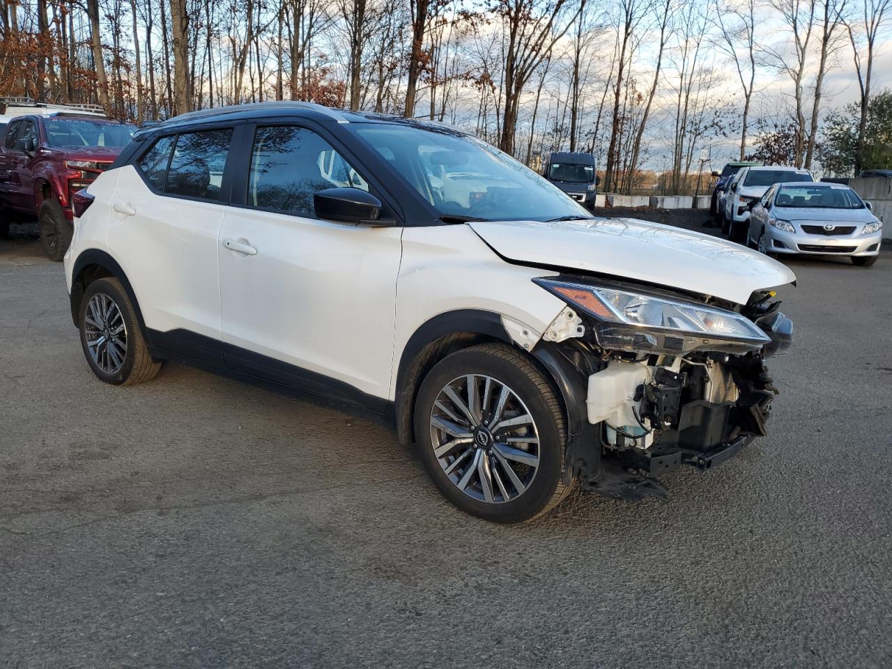 2023 NISSAN KICKS