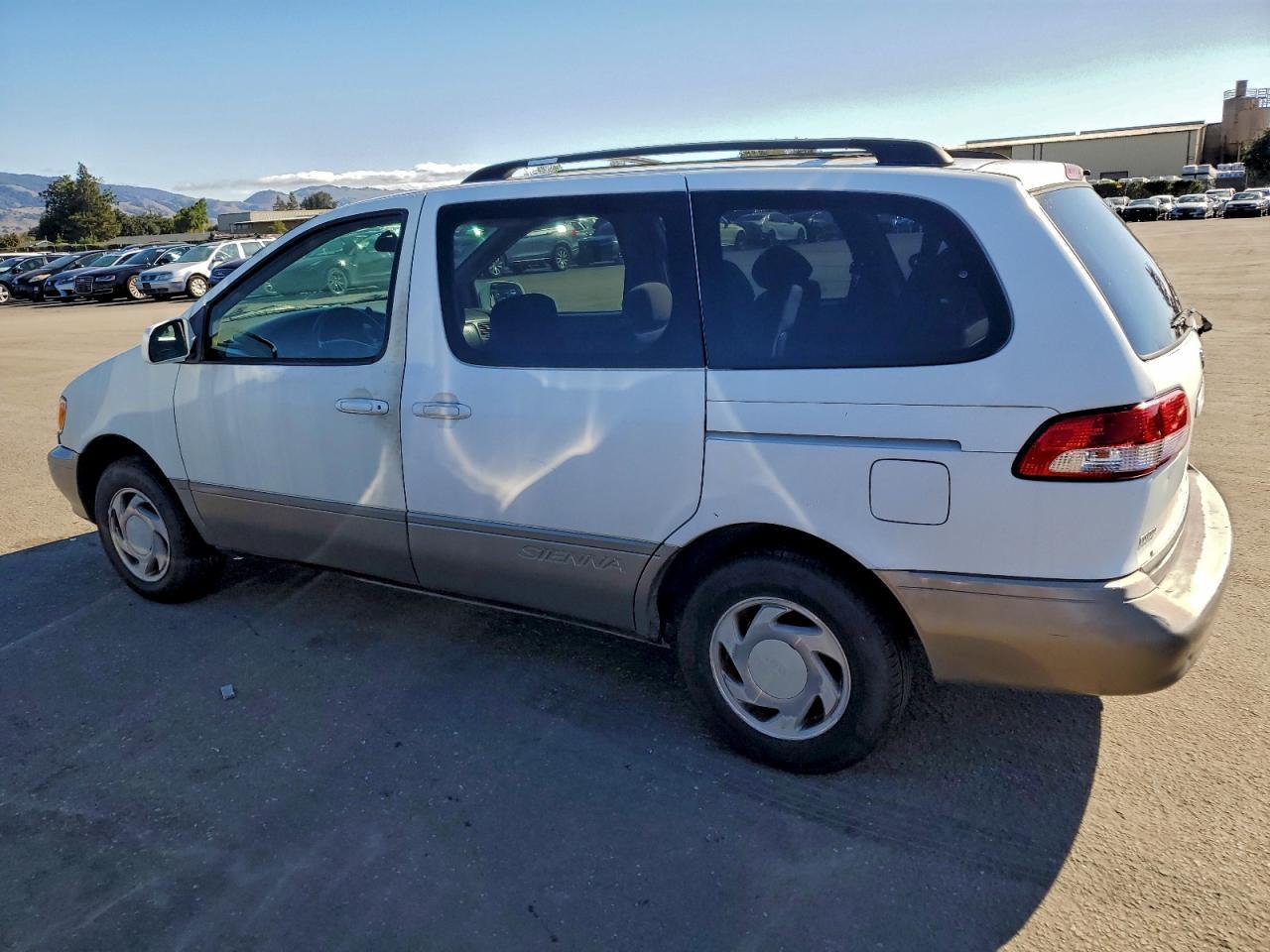 2002 TOYOTA SIENNA