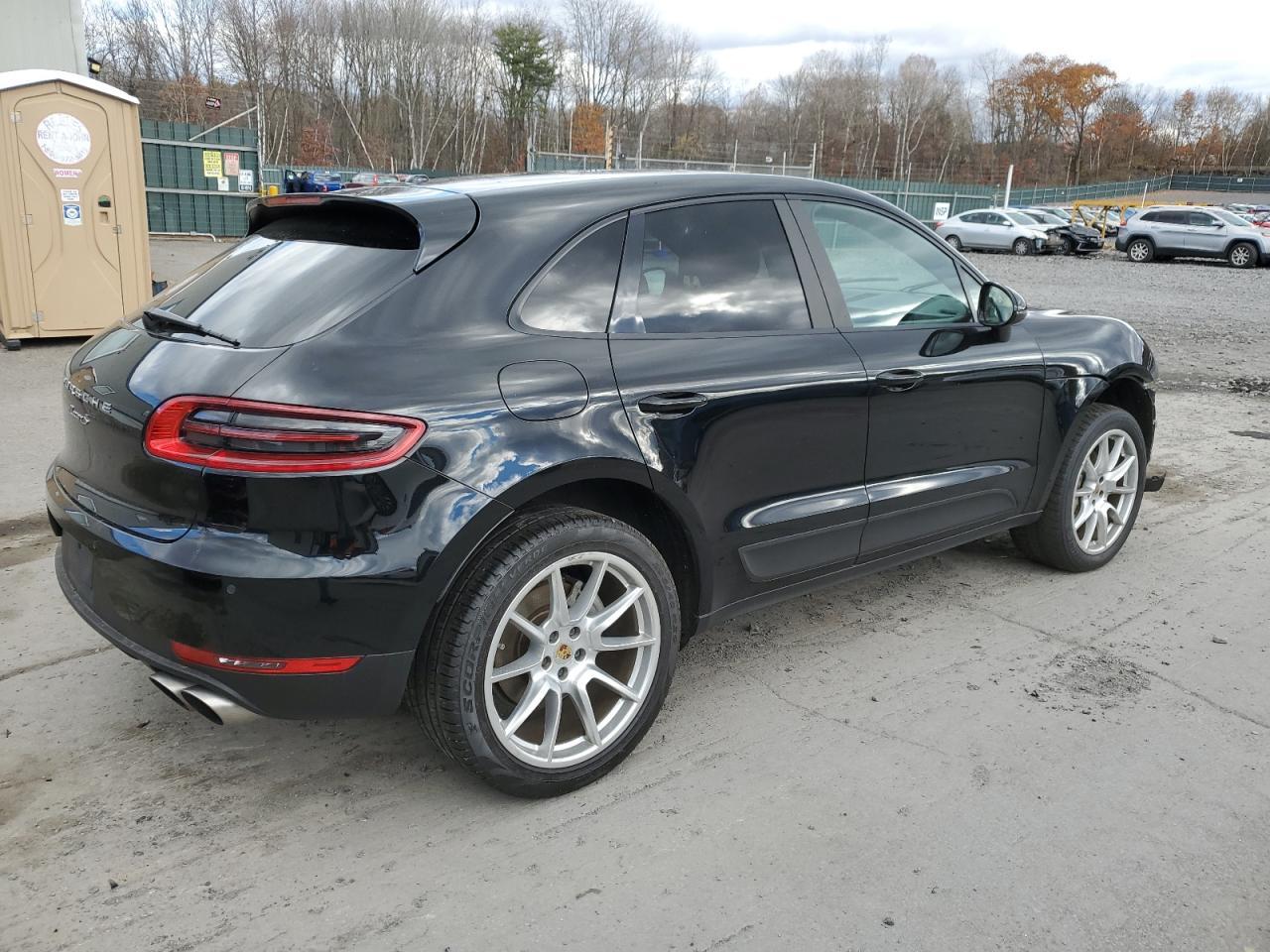 2015 PORSCHE Macan