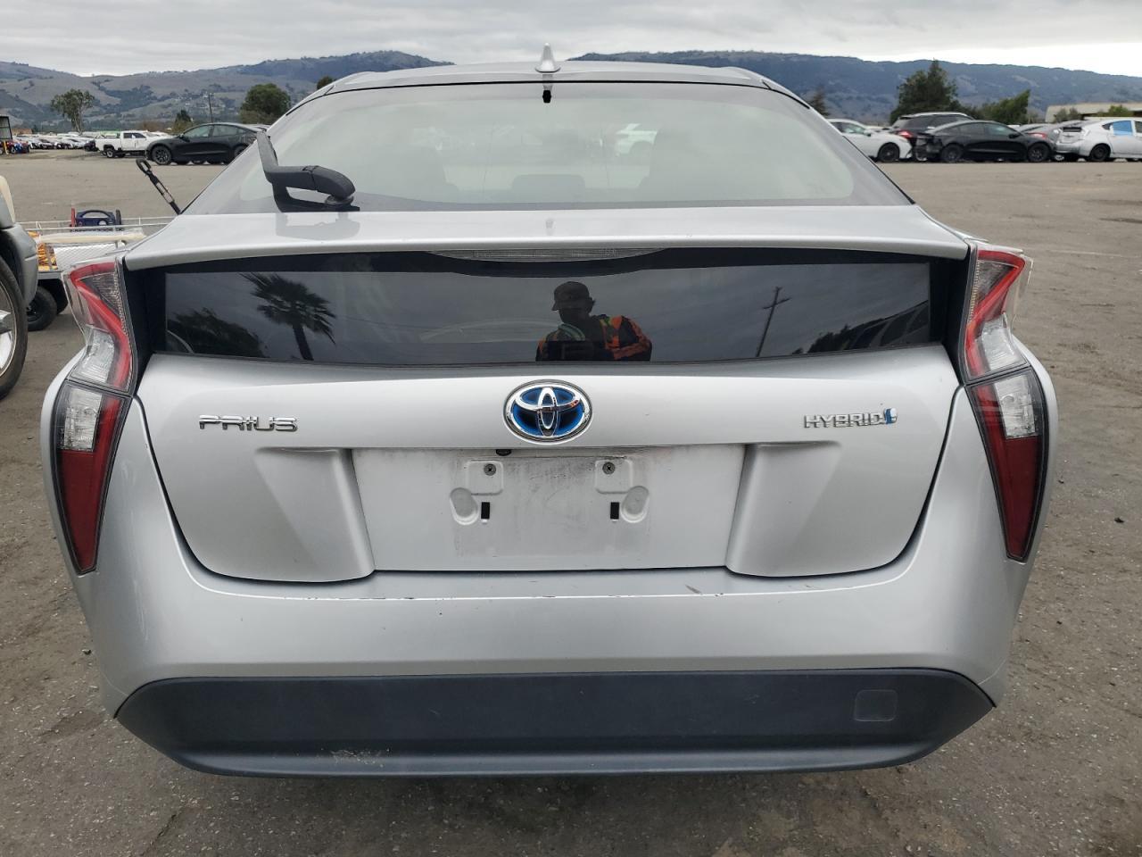 2016 TOYOTA PRIUS