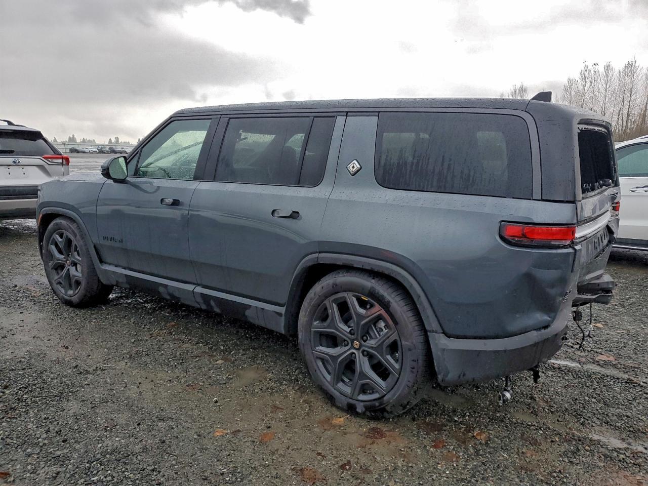 2026 RIVIAN R1s