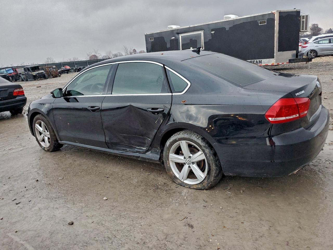 2013 VOLKSWAGEN Passat