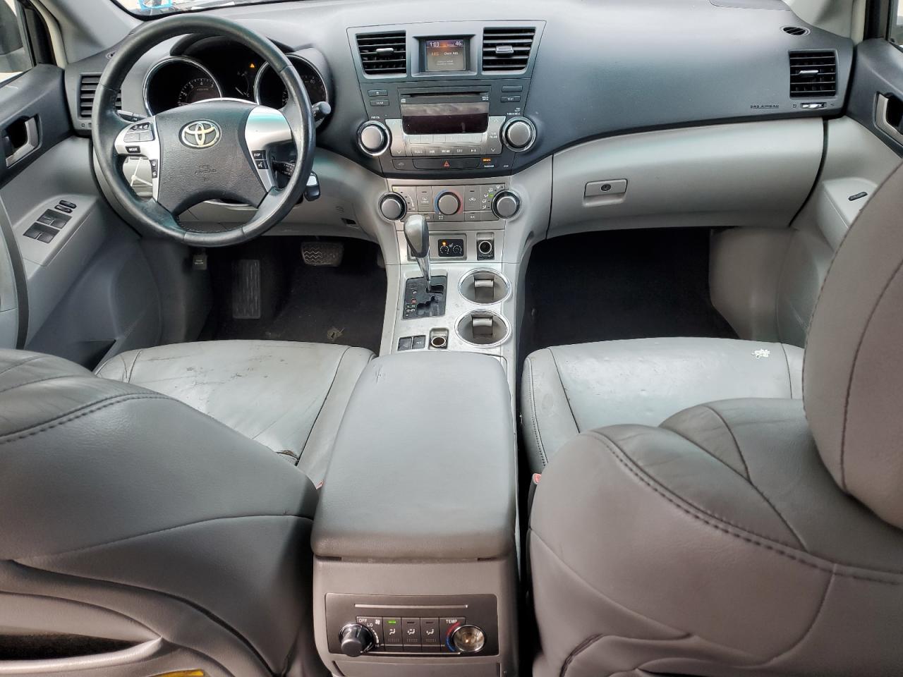 2011 TOYOTA HIGHLANDER