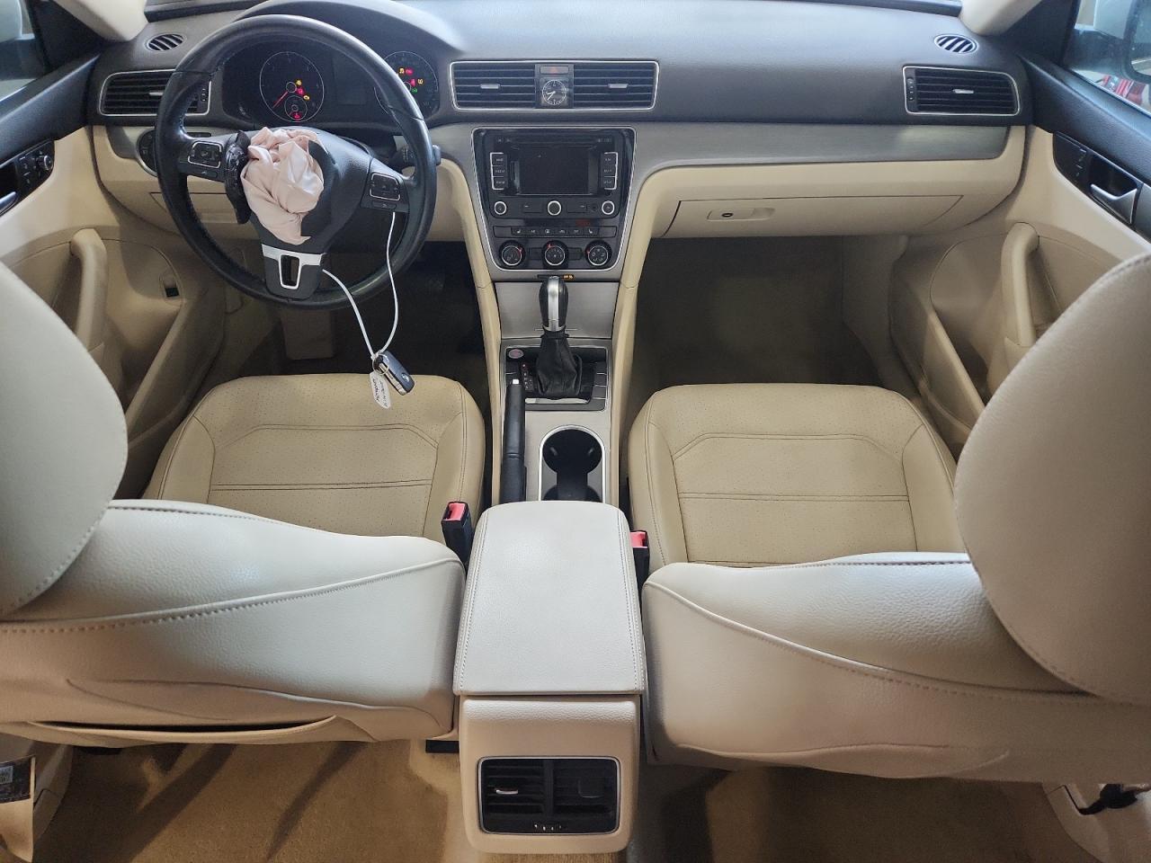 2015 VOLKSWAGEN Passat