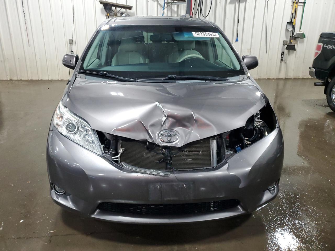 2014 TOYOTA SIENNA