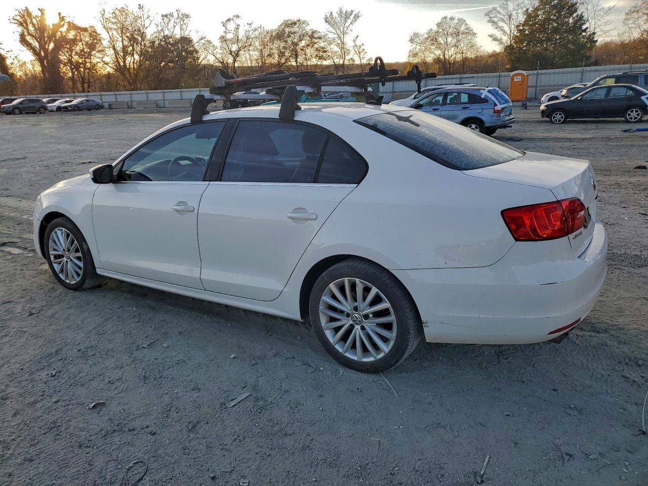 2011 VOLKSWAGEN JETTA