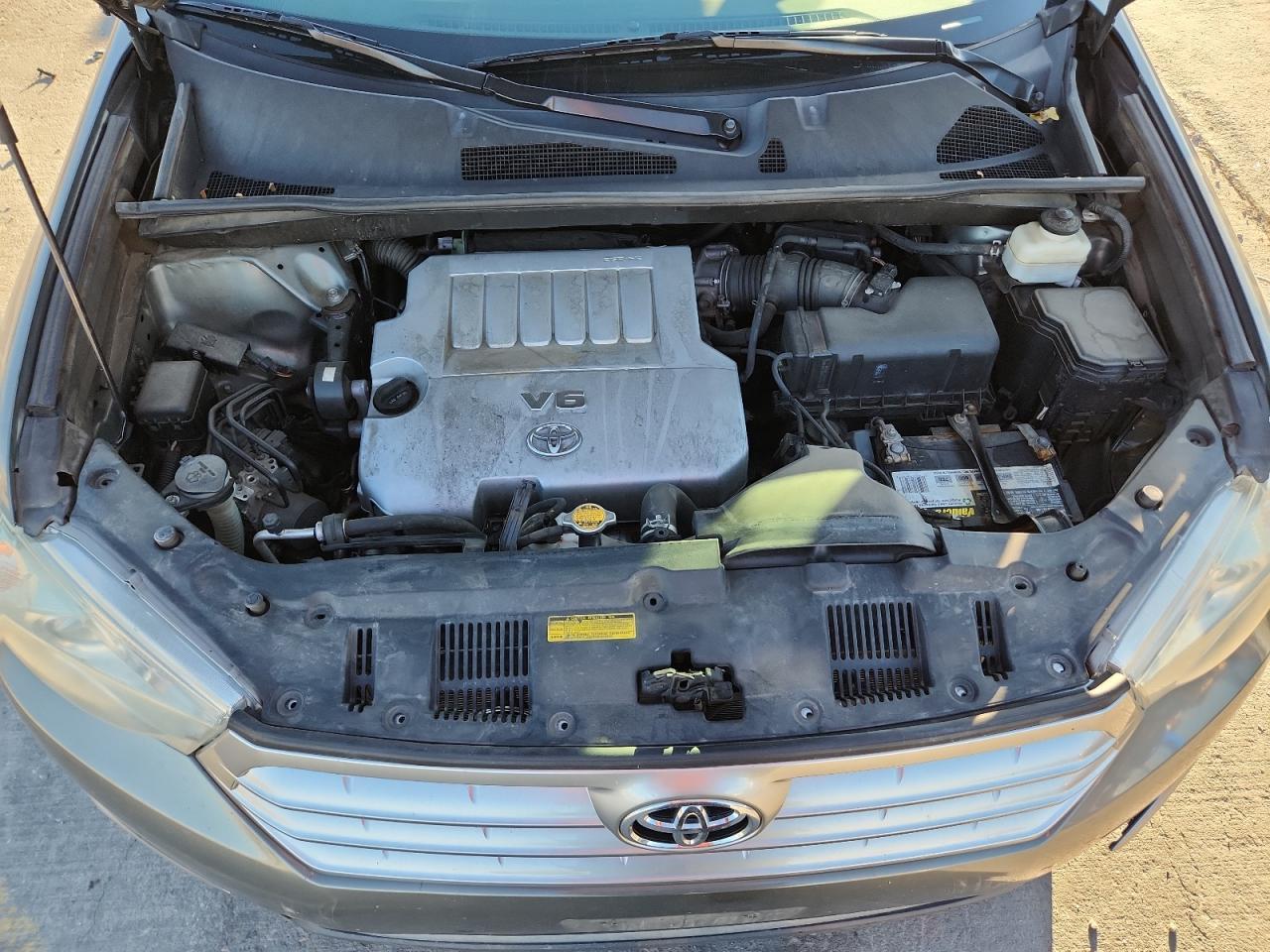 2011 TOYOTA HIGHLANDER