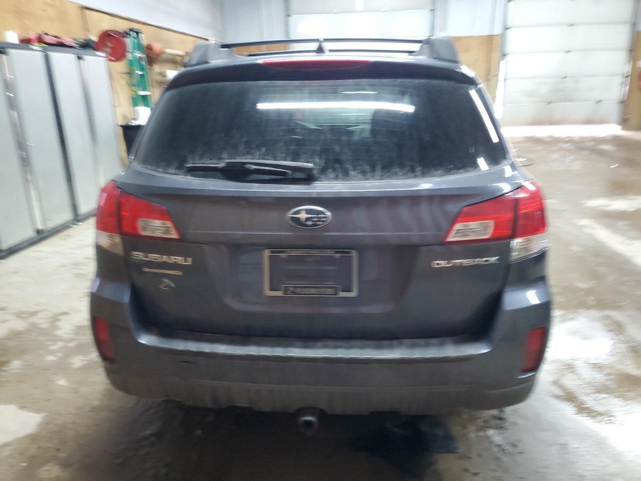 2014 SUBARU Outback