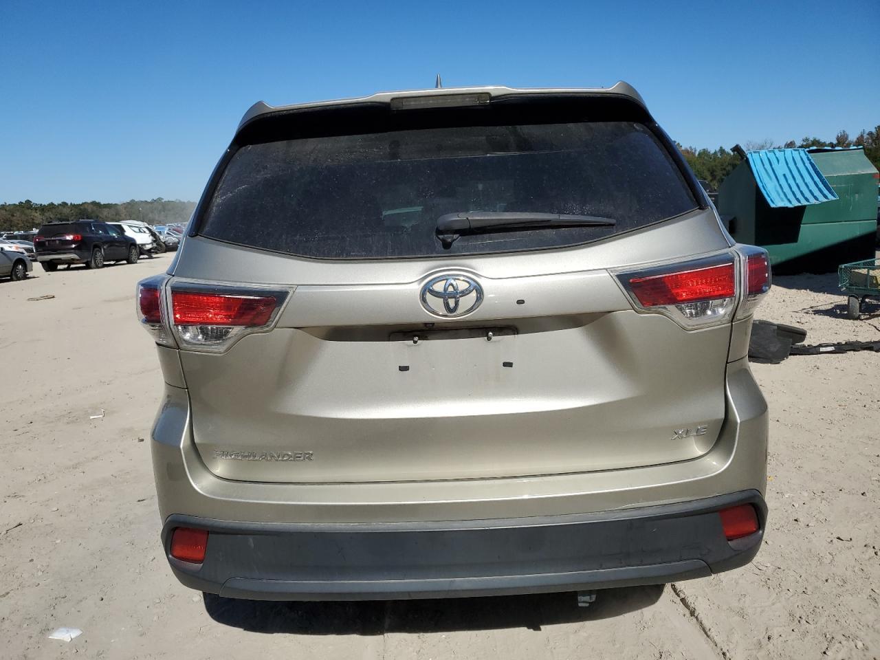 2016 TOYOTA HIGHLANDER