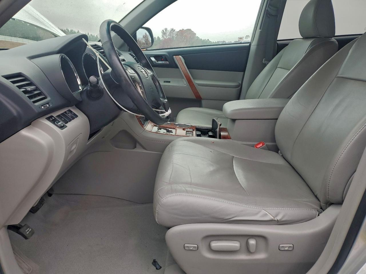 2010 TOYOTA HIGHLANDER