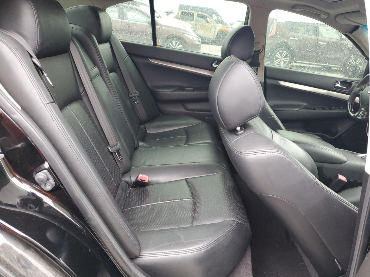 2011 INFINITI G37
