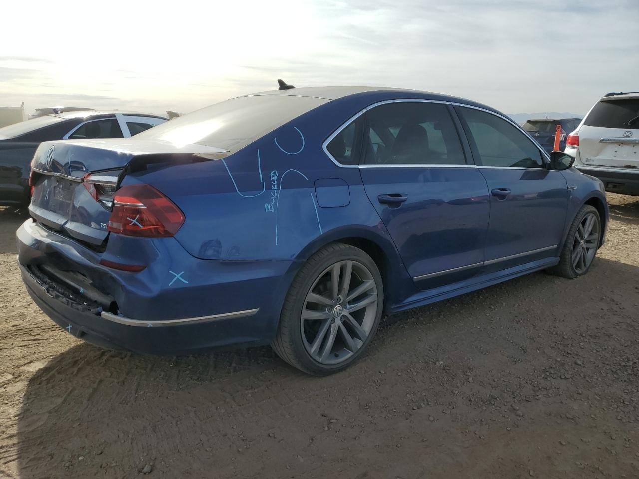 2017 VOLKSWAGEN Passat