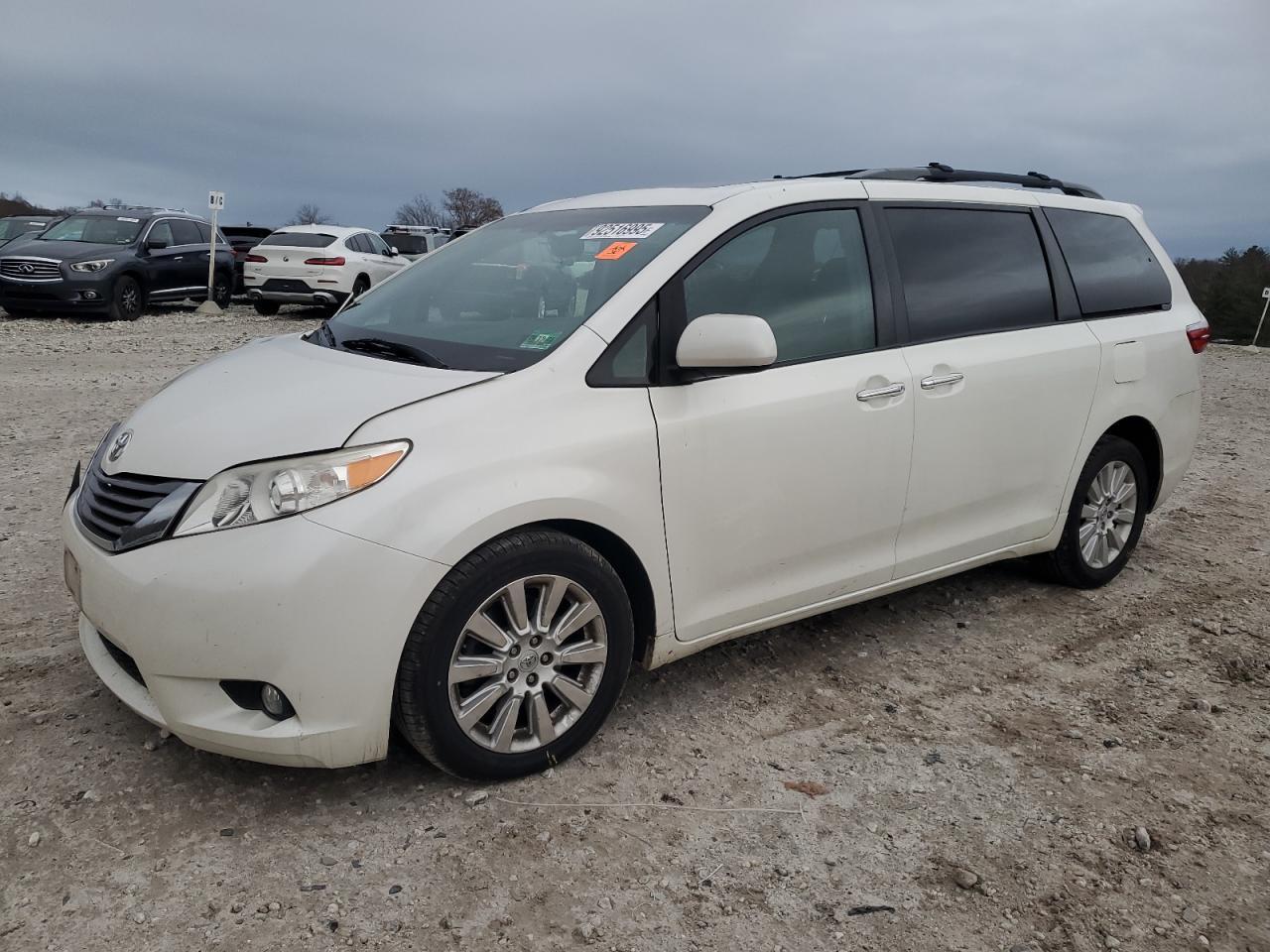2015 TOYOTA SIENNA