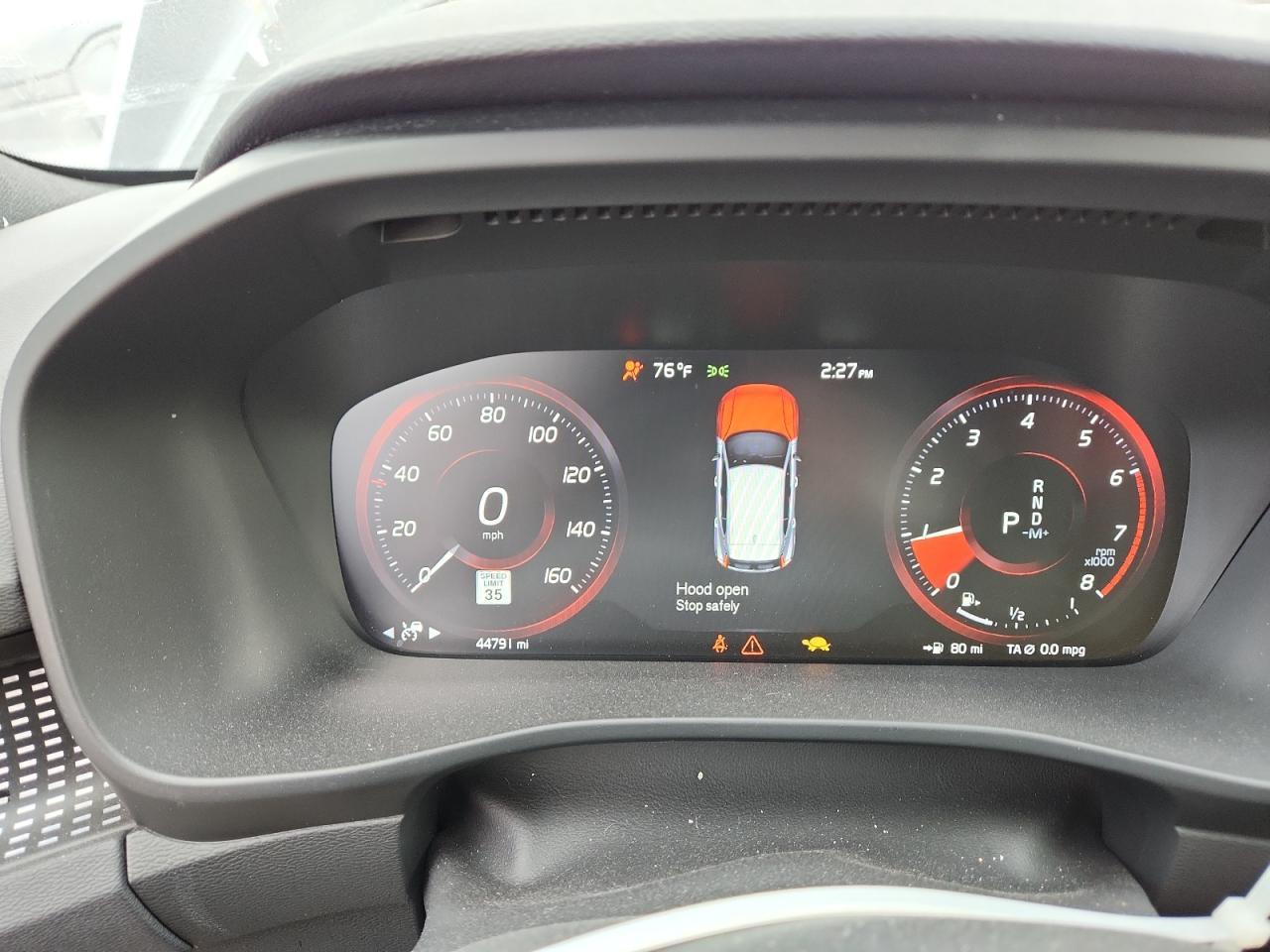2019 VOLVO XC40