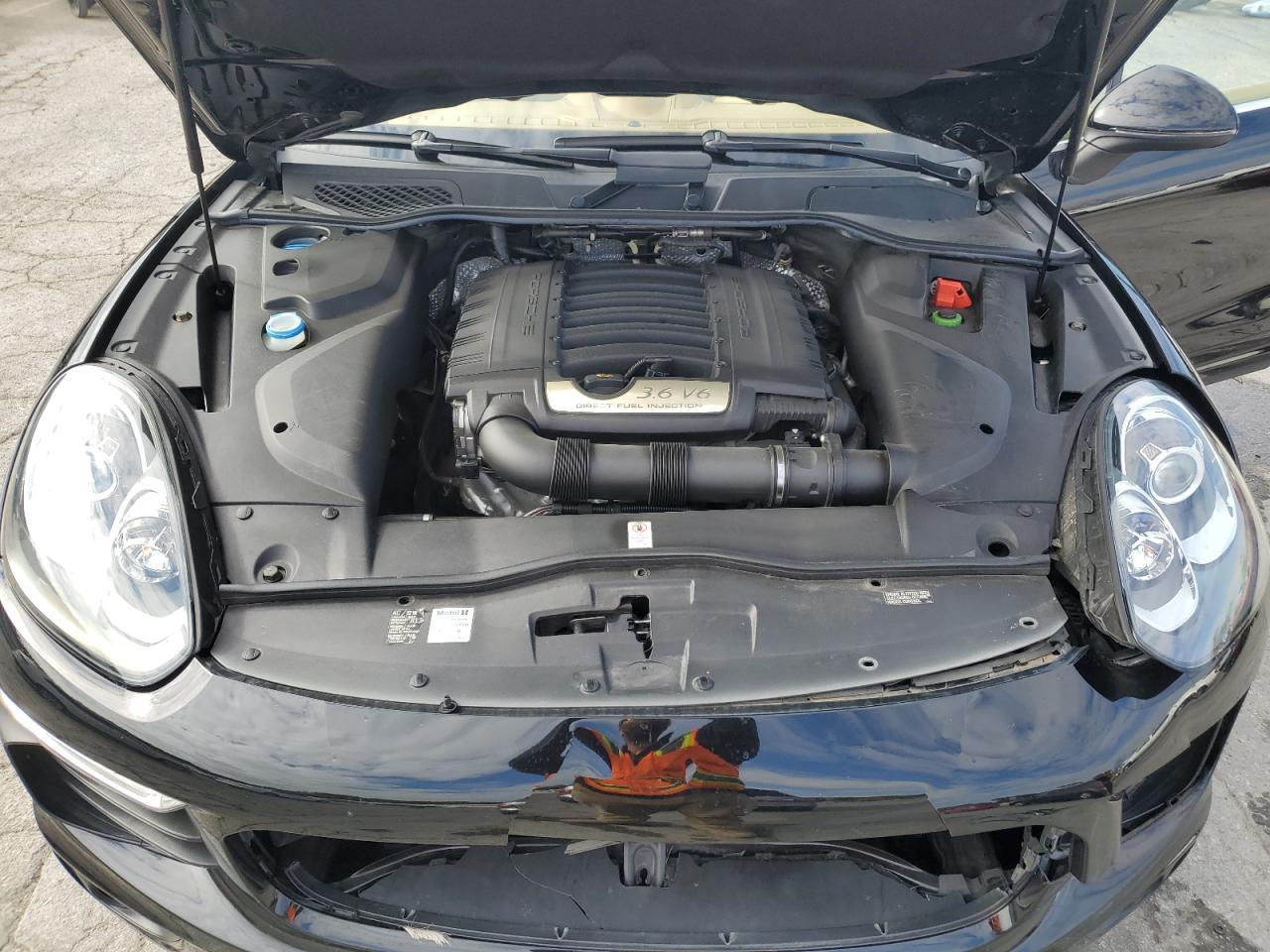 2016 PORSCHE CAYENNE