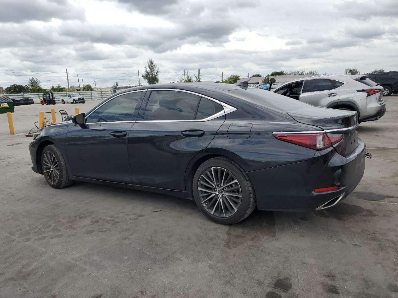2025 LEXUS ES 350