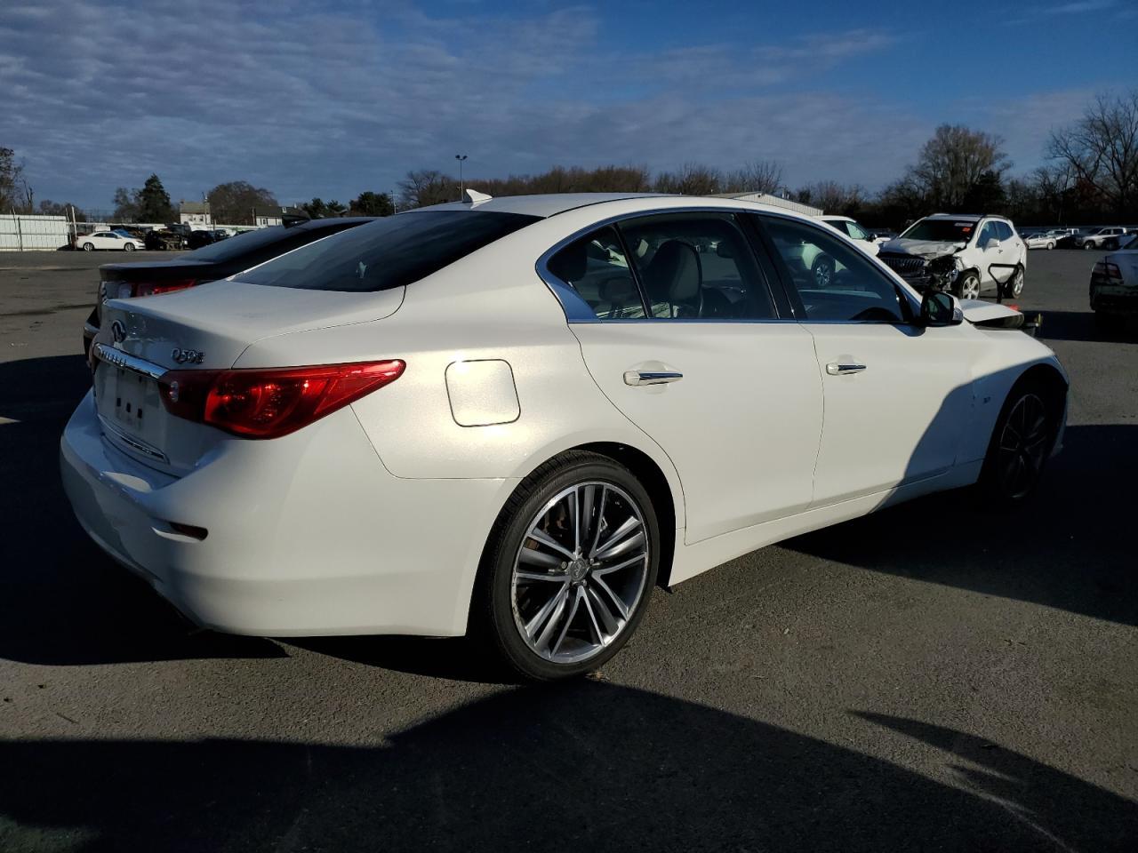 2015 INFINITI Q50