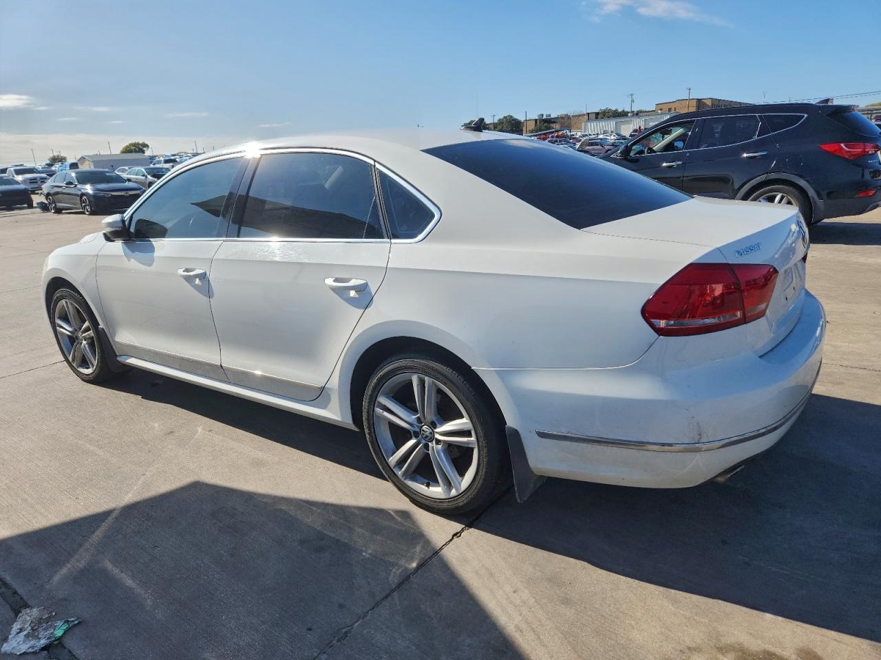 2013 VOLKSWAGEN Passat