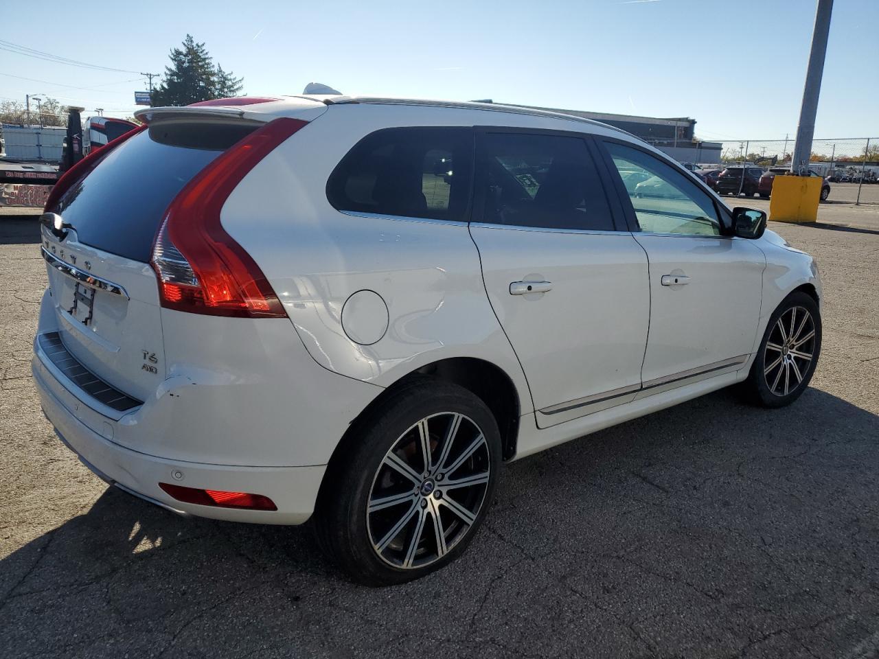 2017 VOLVO XC60
