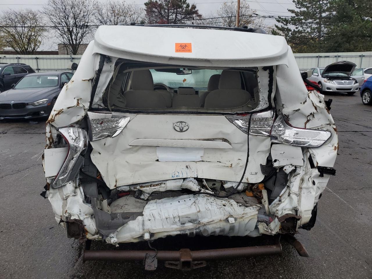 2011 TOYOTA SIENNA