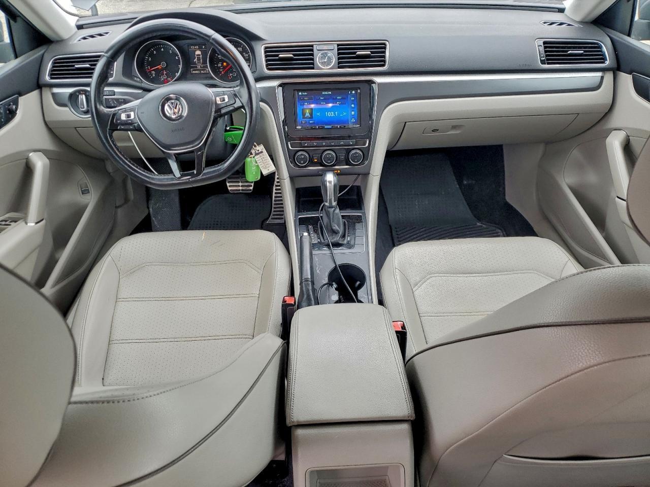 2017 VOLKSWAGEN Passat