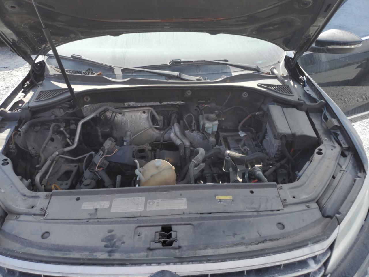 2016 VOLKSWAGEN Passat