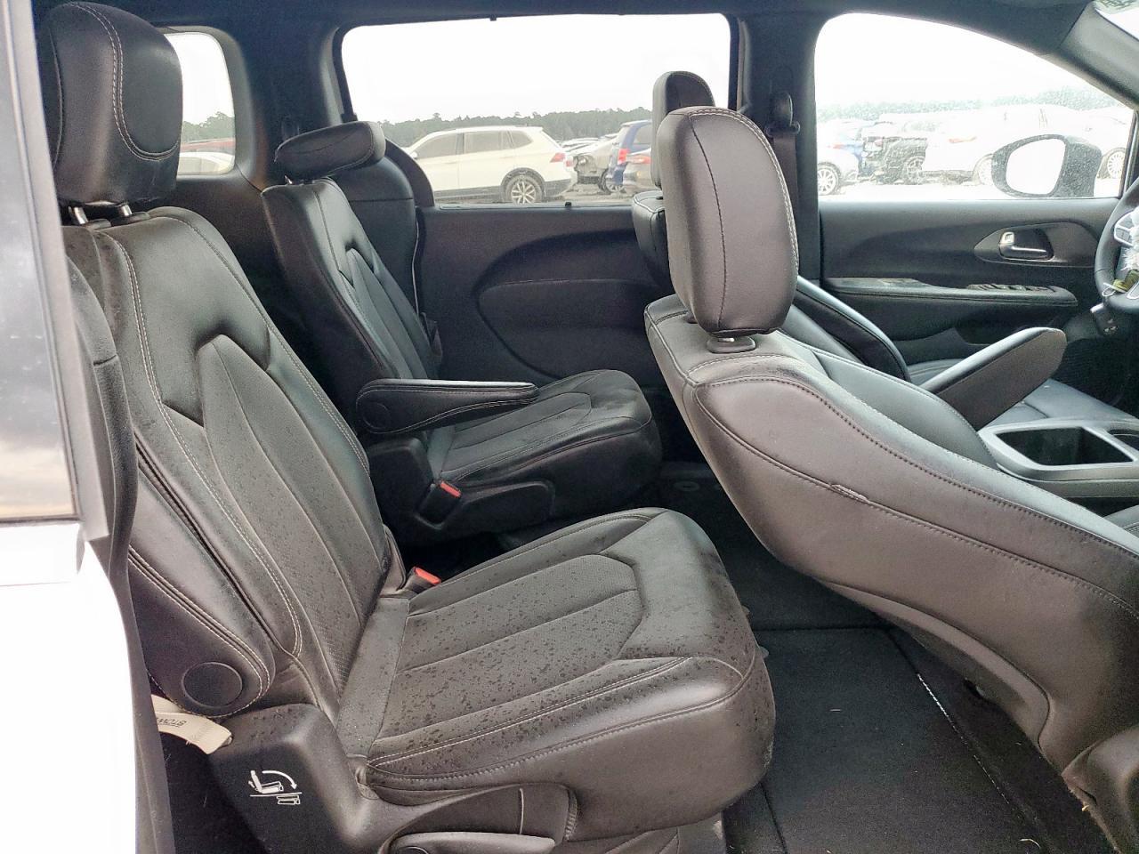 2025 CHRYSLER Voyager