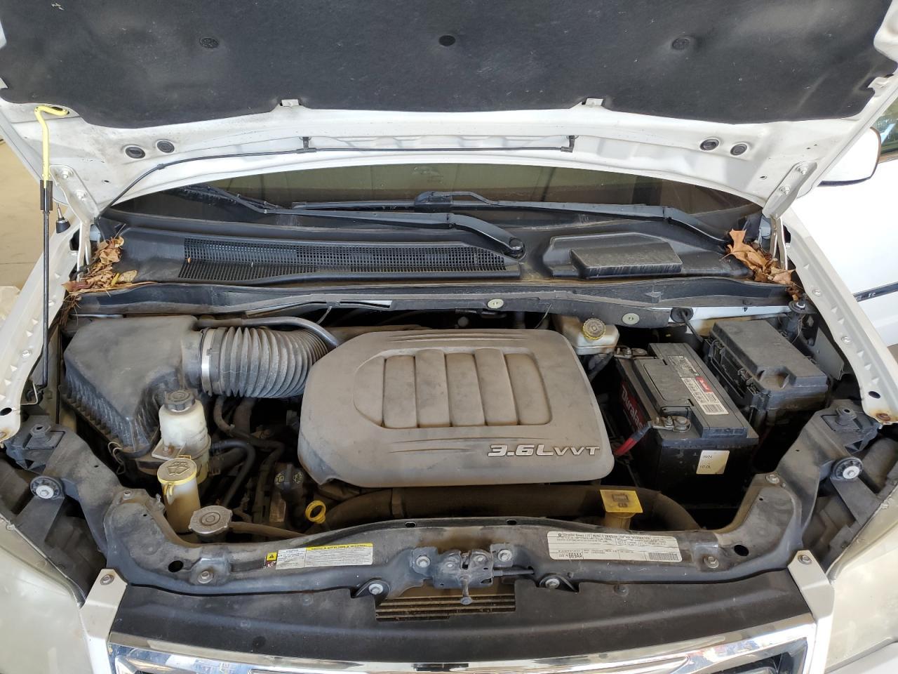 2012 CHRYSLER Town & Country
