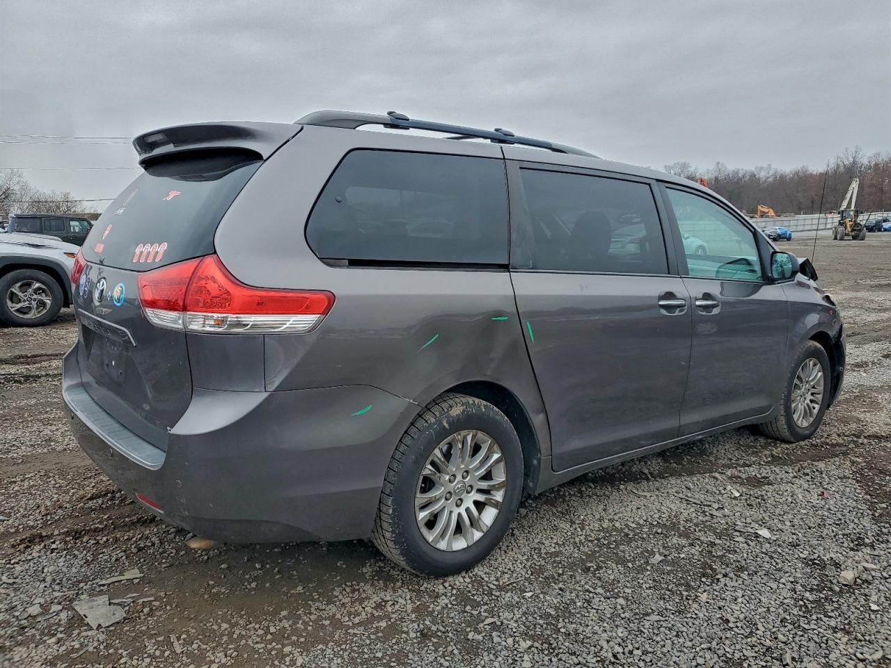 2013 TOYOTA SIENNA