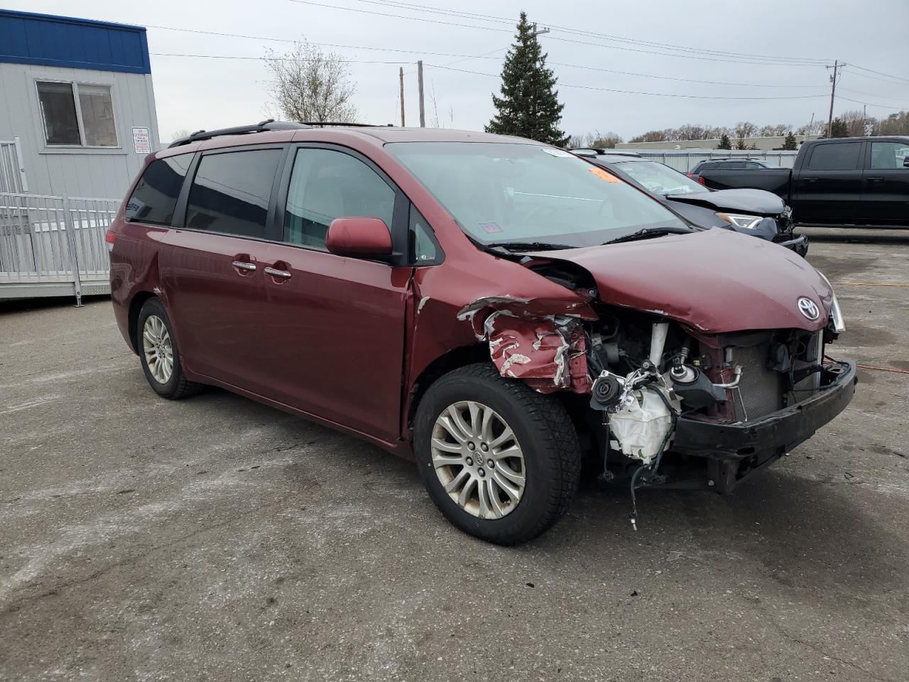 2012 TOYOTA SIENNA