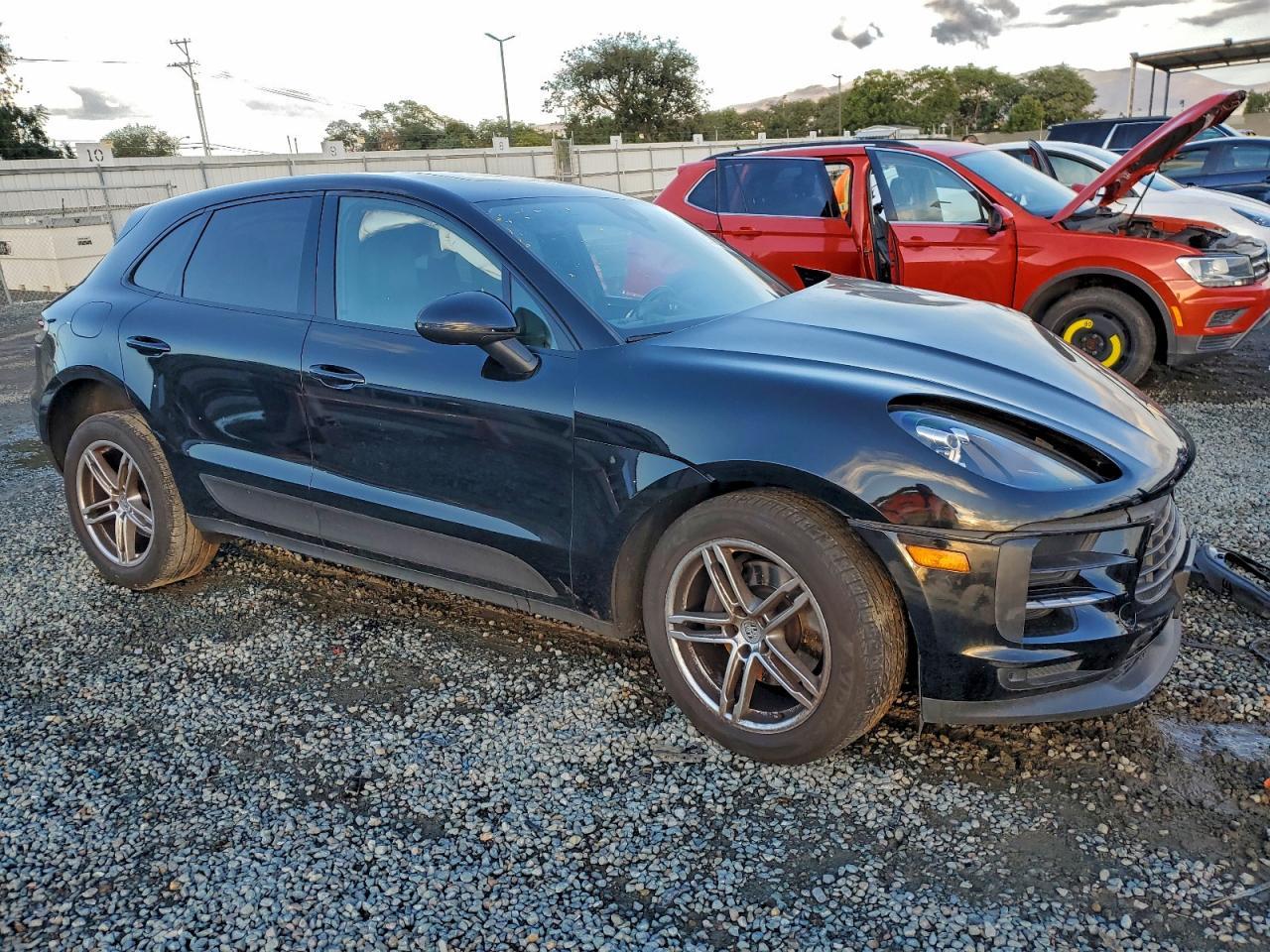 2019 PORSCHE Macan