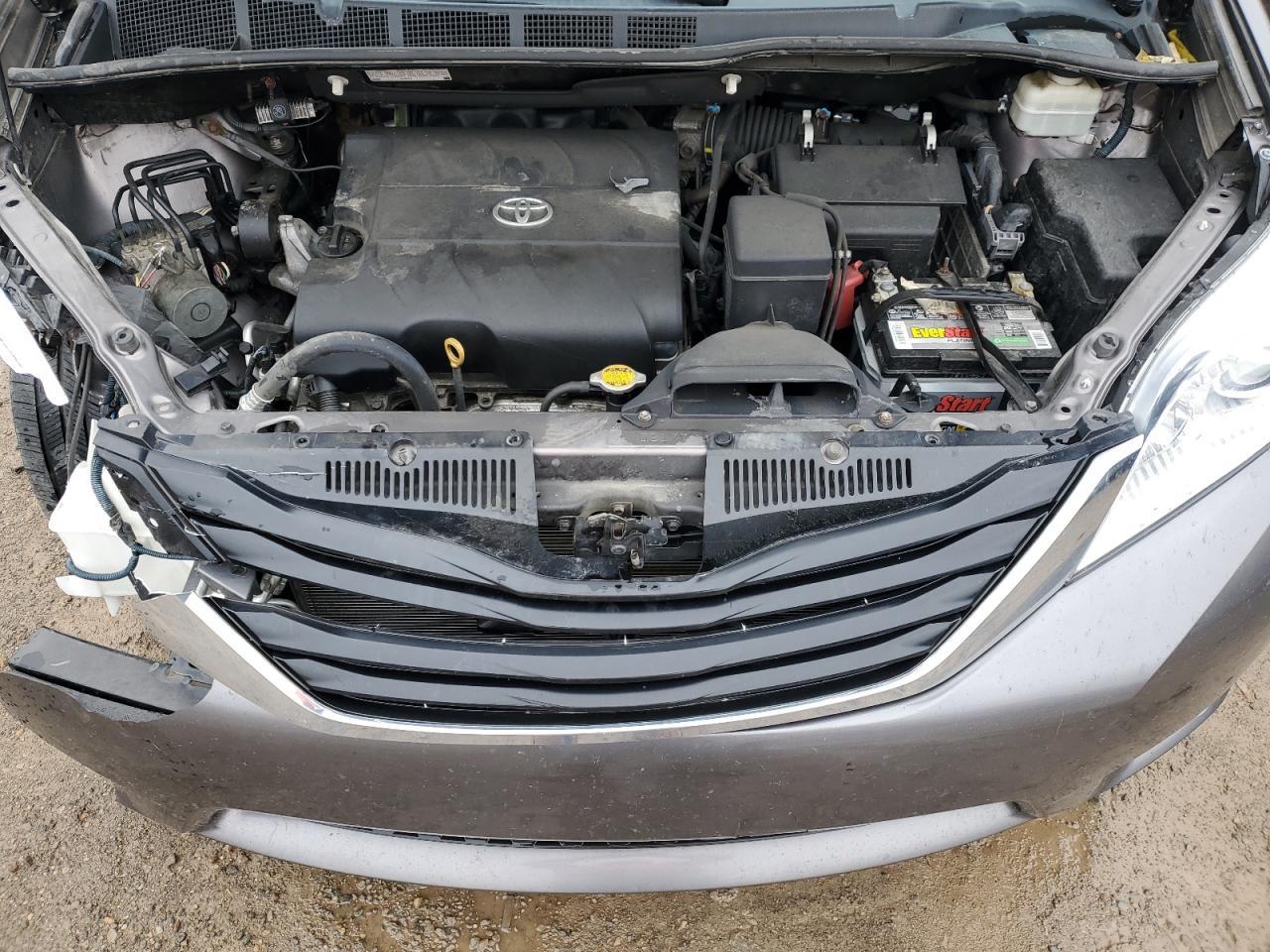 2014 TOYOTA SIENNA