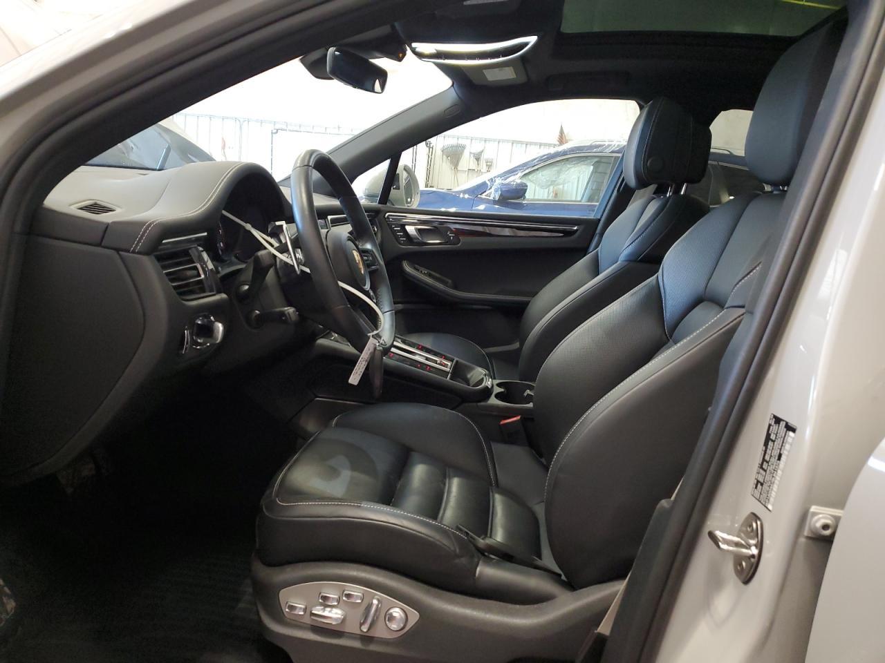 2024 PORSCHE Macan