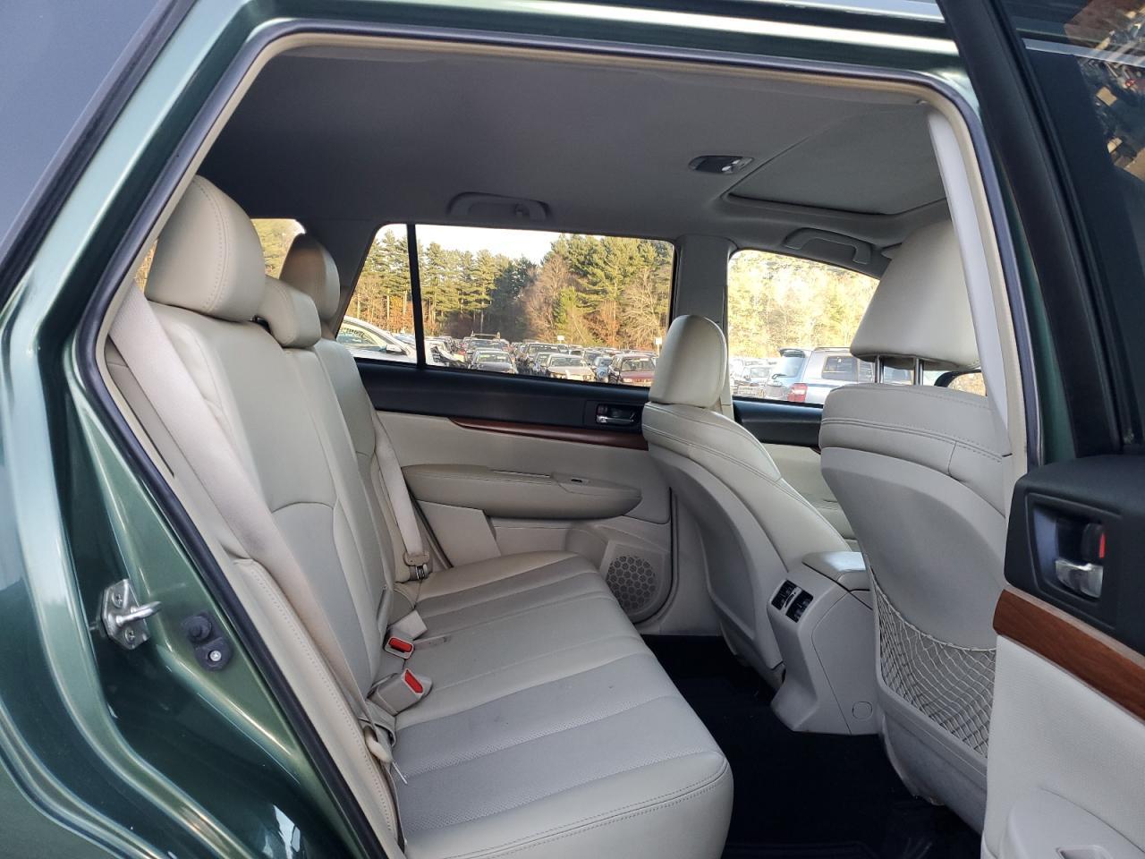 2013 SUBARU Outback