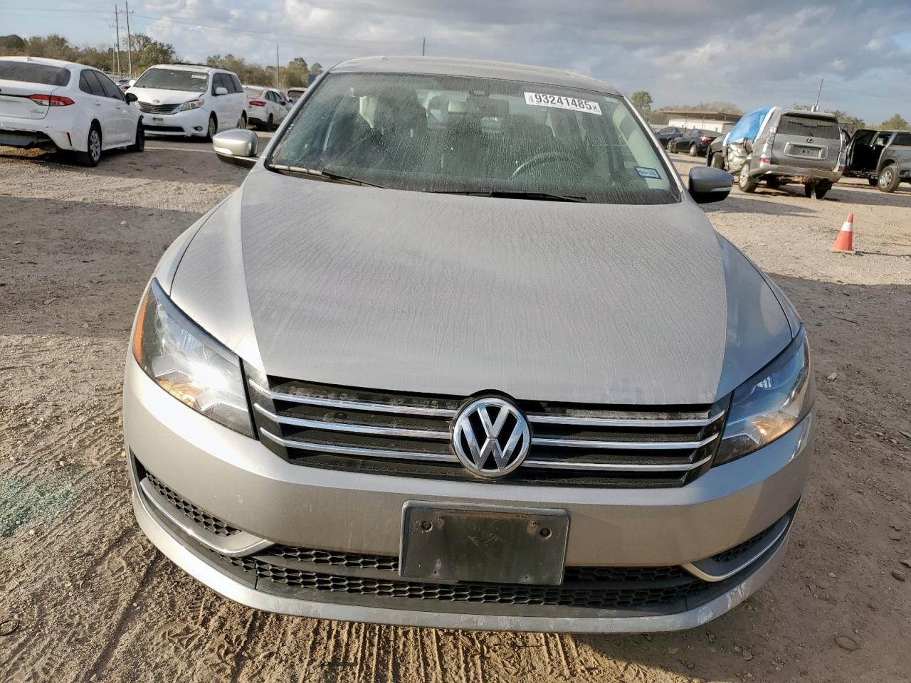 2013 VOLKSWAGEN Passat