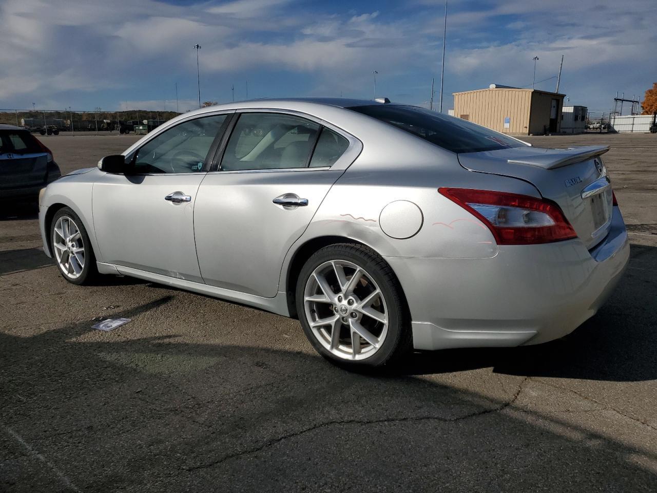 2009 NISSAN Maxima