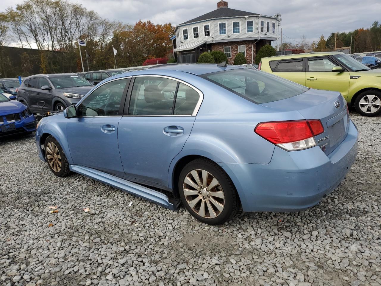 2011 SUBARU Legacy
