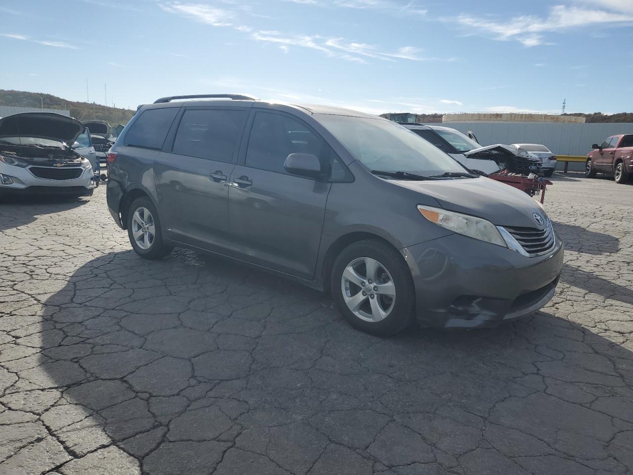 2015 TOYOTA SIENNA