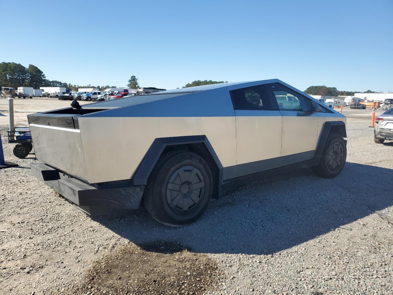 2025 TESLA Cybertruck