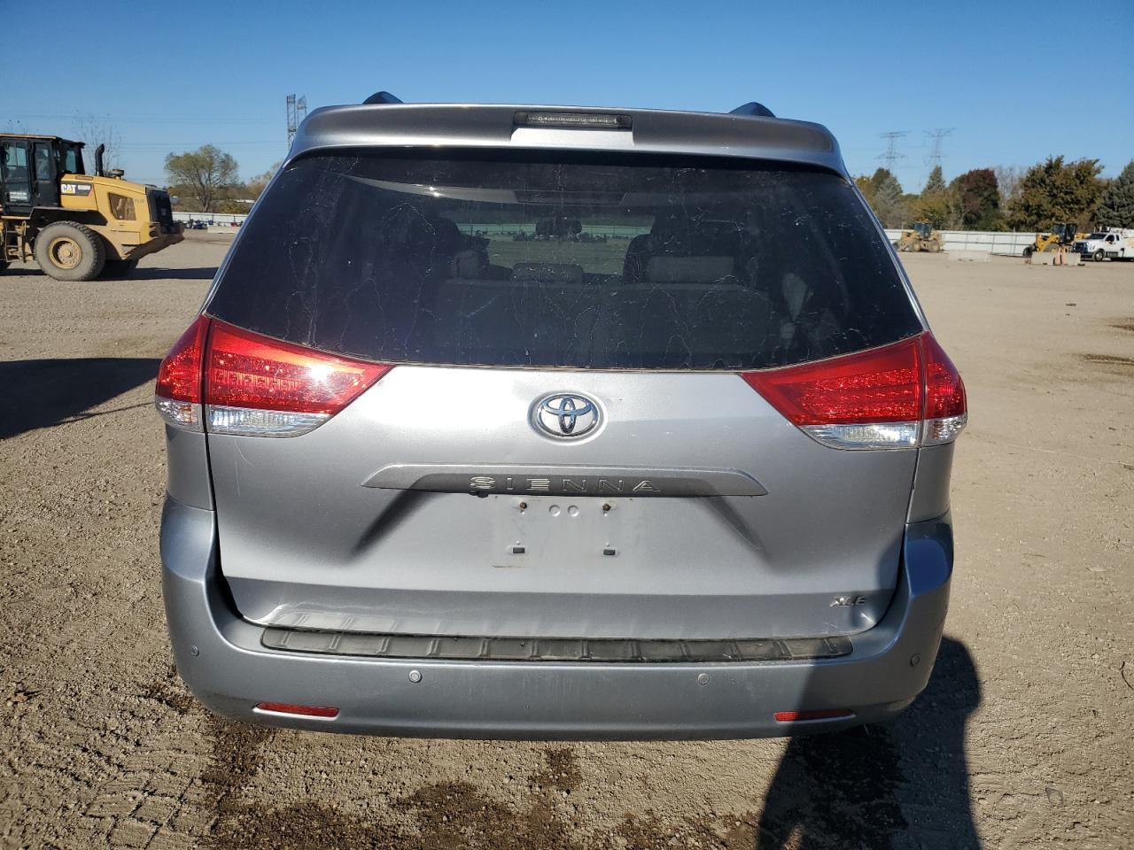 2011 TOYOTA SIENNA
