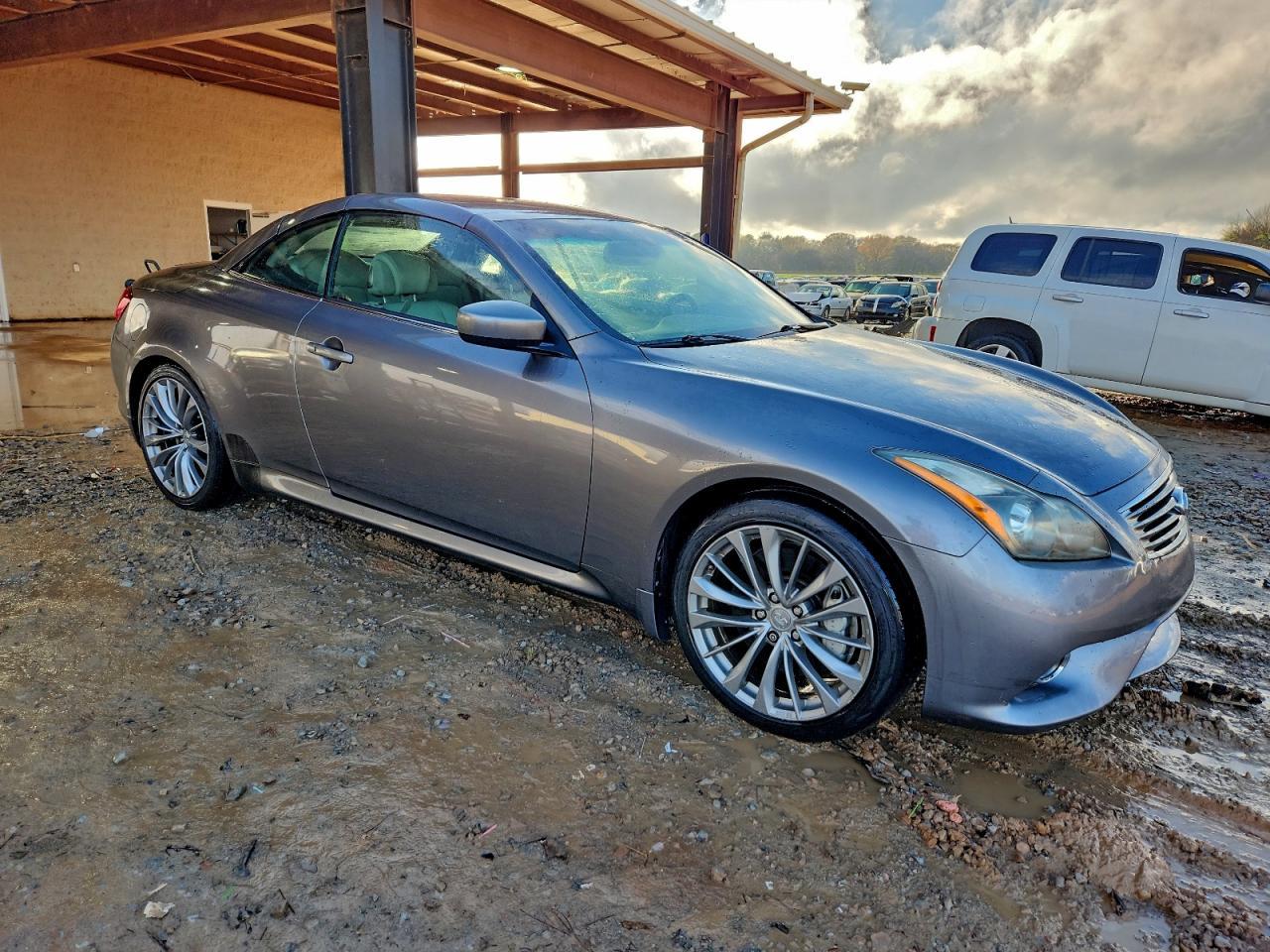2011 INFINITI G37