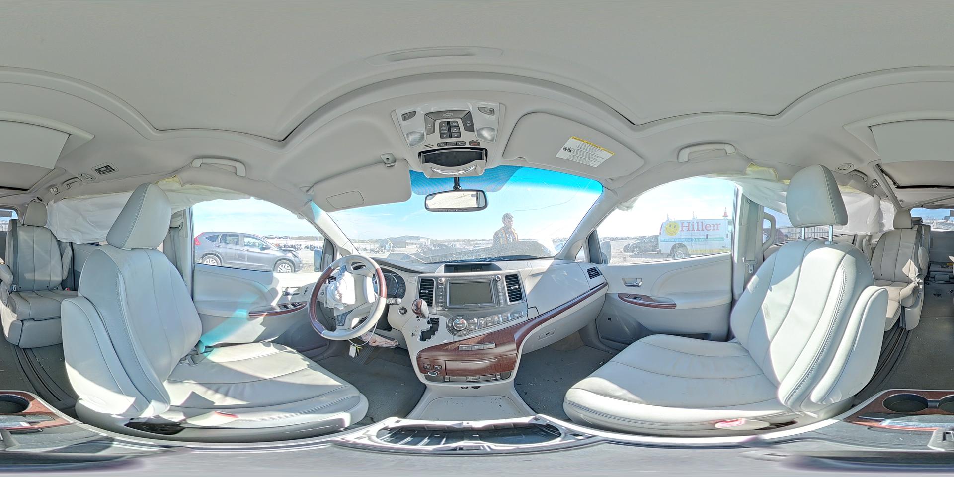 2012 TOYOTA SIENNA