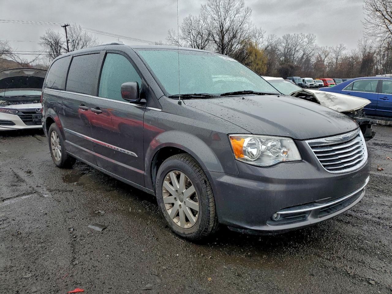 2016 CHRYSLER Town & Country