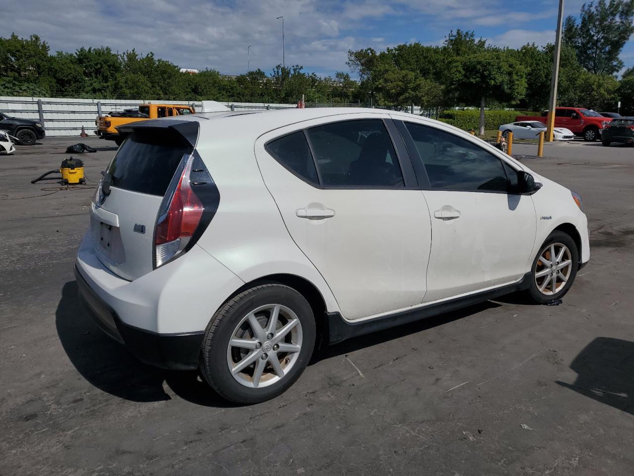 2017 TOYOTA Prius c